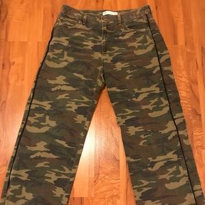 Zara cropped camo pants